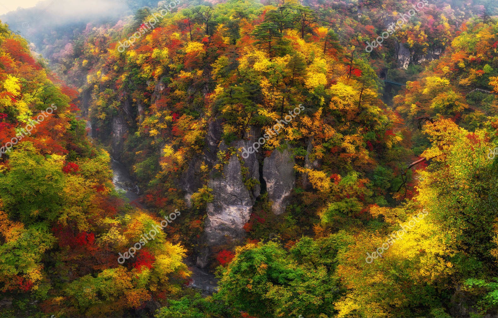 Панорамный пейзаж ущелья Наруко, Япония