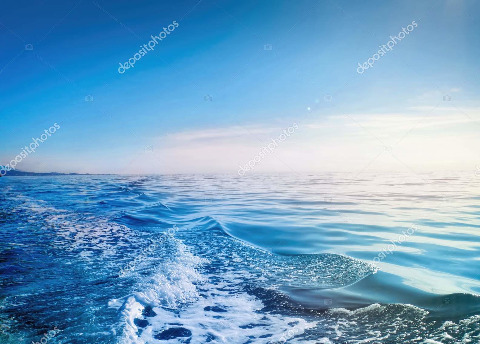 Чистое синее море