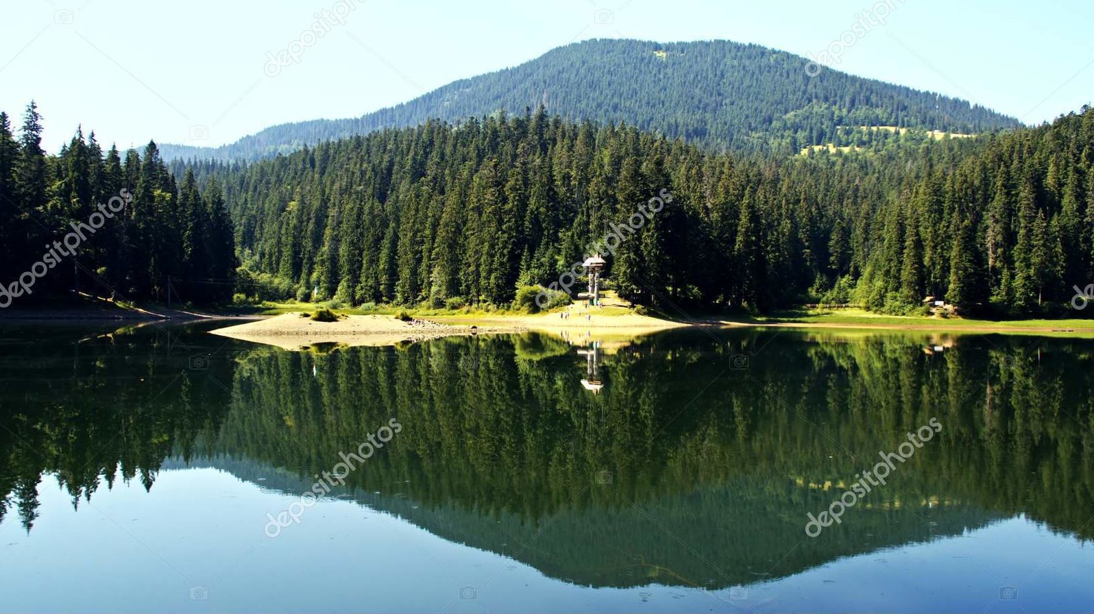 Озеро в Карпатских горах